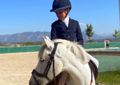 abana poney concours domaine equestre du poet